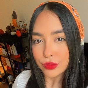 Meet your Posher, Adriana